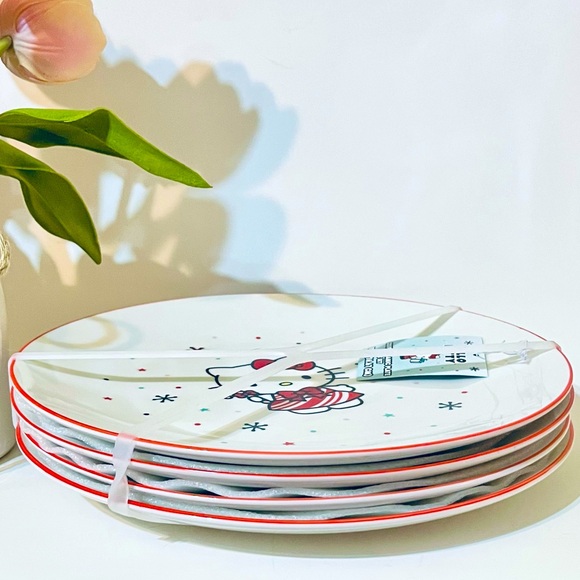 🎄🎀Hello Kitty Christmas Plates - Picture 3 of 4